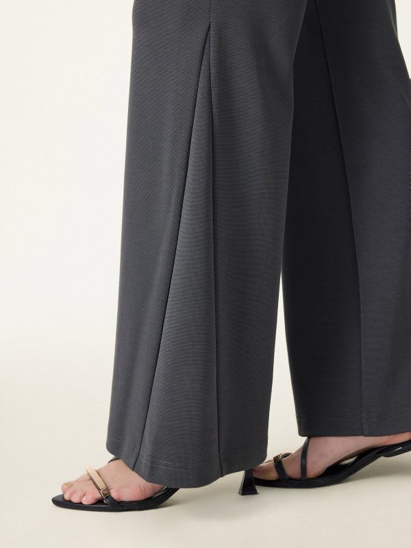 Wrinkle-Resistant High Rise Flared Trousers with Pockets