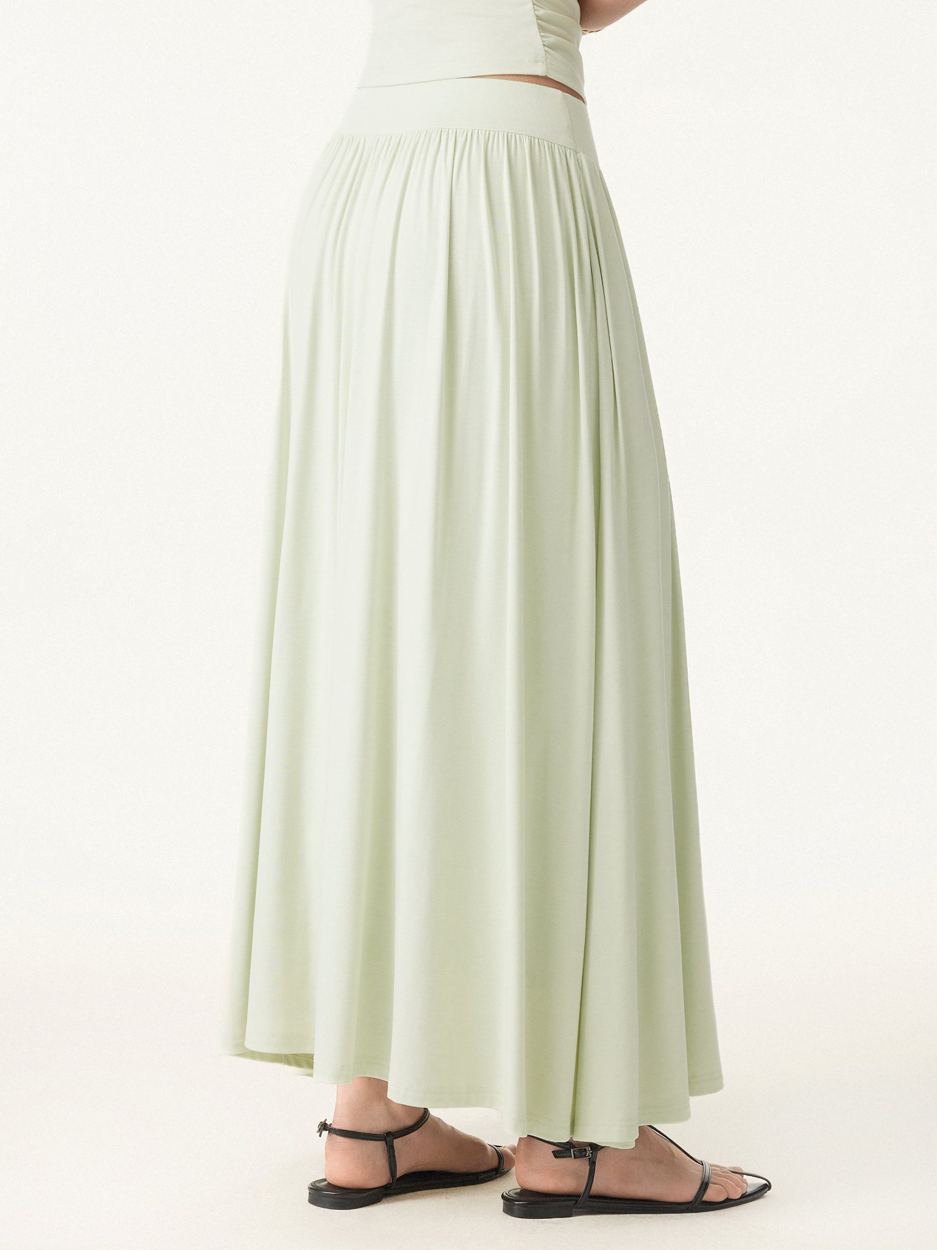 Ultrasoft V-shape Waist Gathred Maxi Circle Skirt with Pockets - Image 9