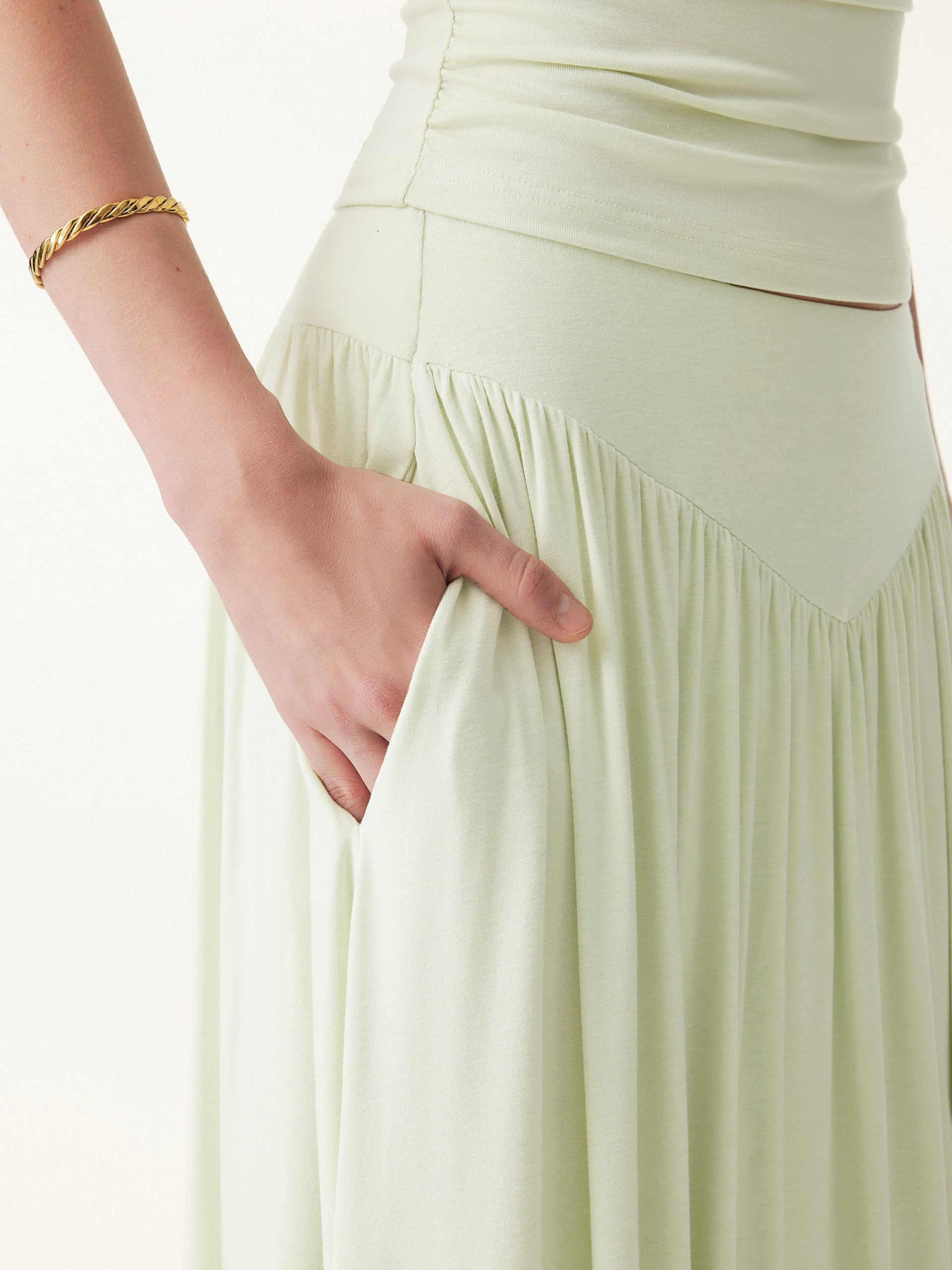 Ultrasoft V-shape Waist Gathred Maxi Circle Skirt with Pockets - Image 5