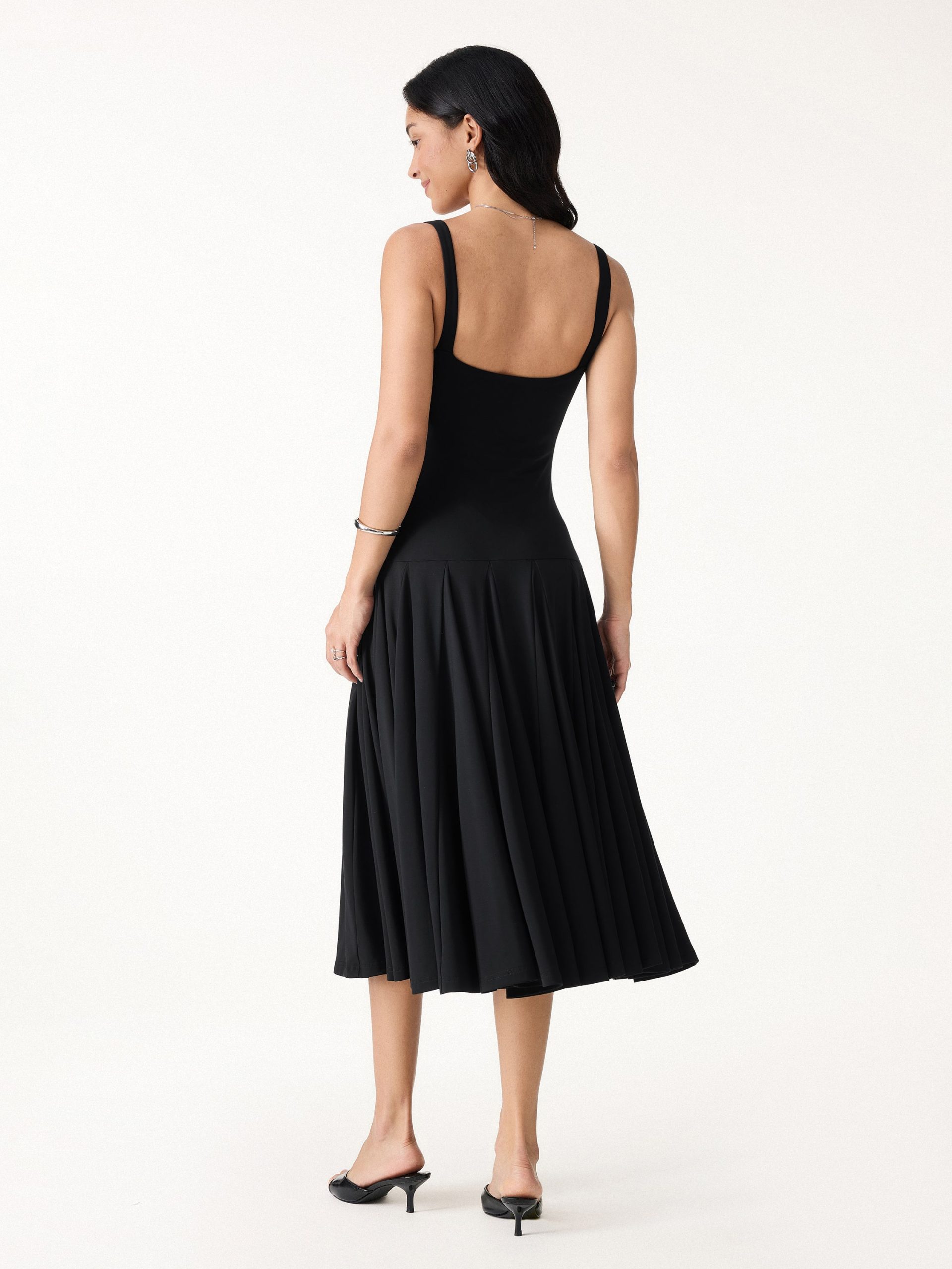 Forever Classy The Little Black Dress - Image 6